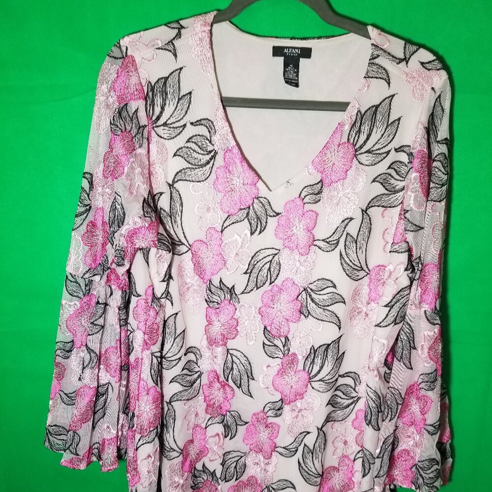 Alfani Womens‎ Size 1X Pink Etched Floral V Neck Bell Sleeve Embroidered Boho